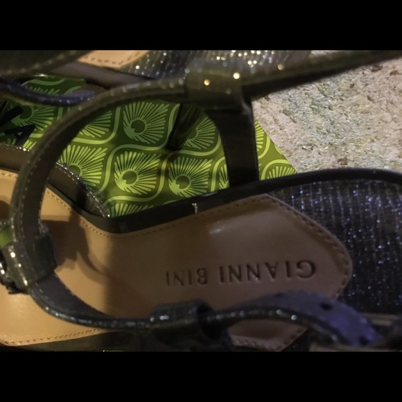 Gianni Bini Fiona Platform Heels. - Picture 3 of 8